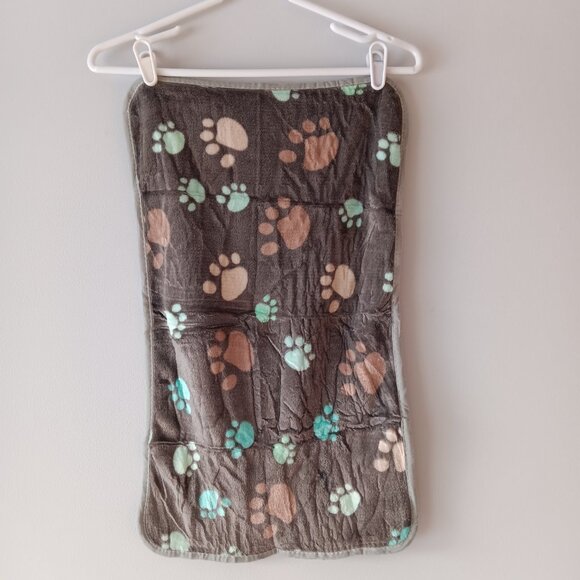 New Dono Dog Blanket Soft Fluffy Fleece Paw Print Grey Pink Blue 15" x 23" - Picture 6 of 6
